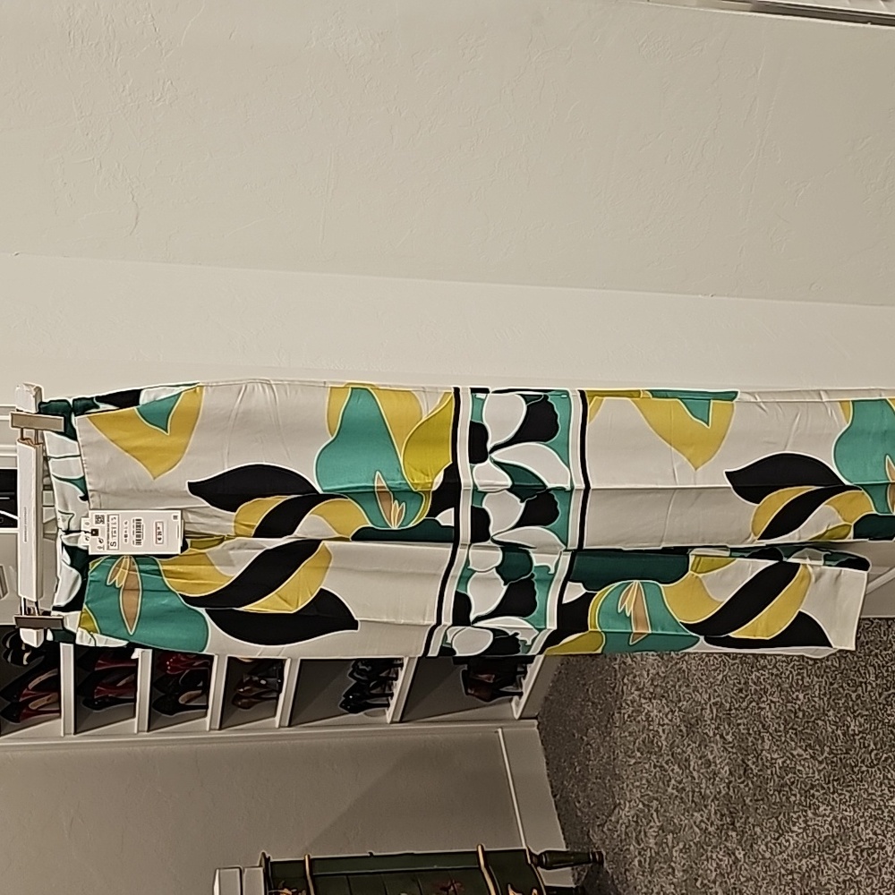 Zara sexy classy silky pants in amazing color print.